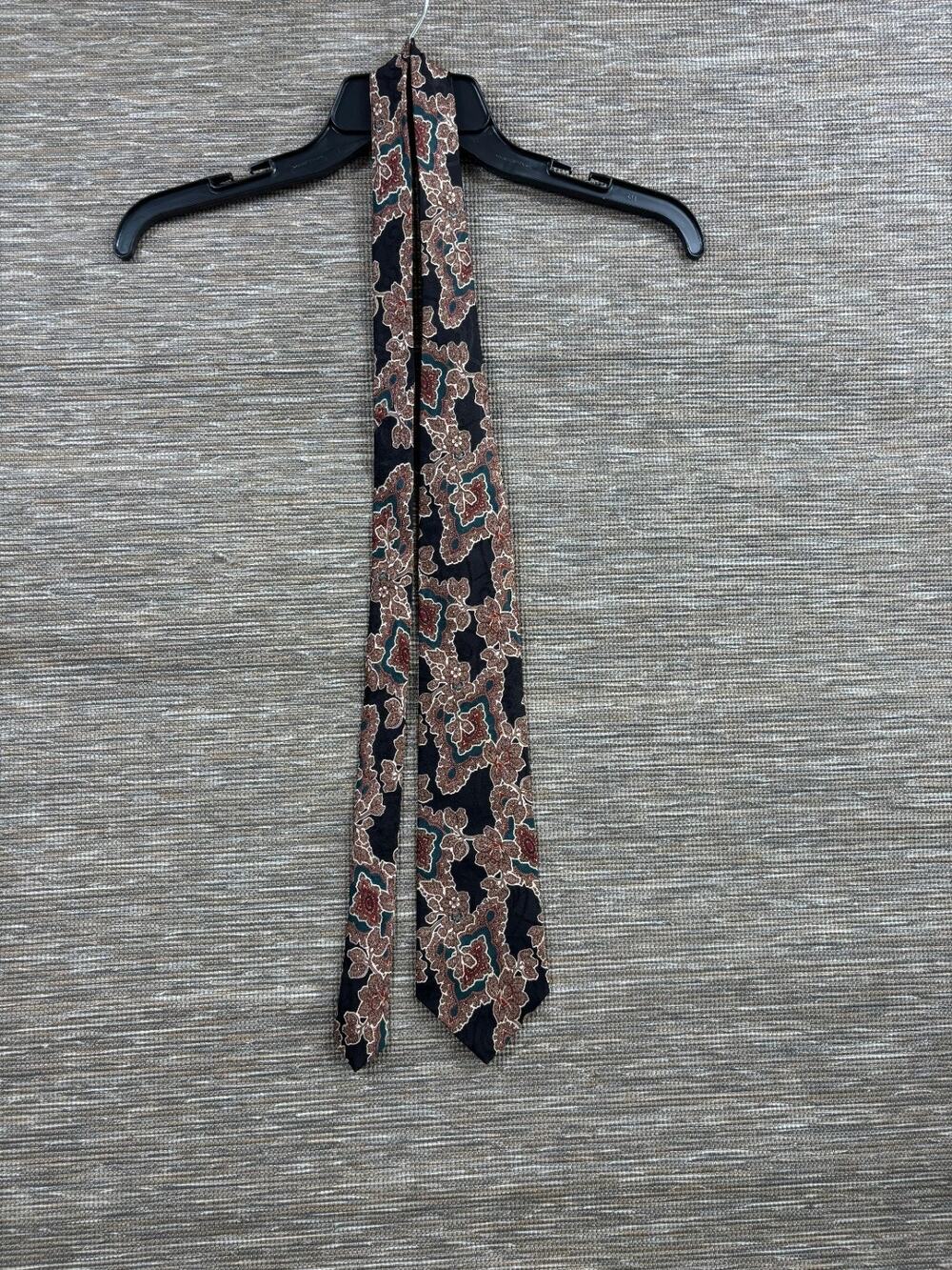 Christian Dior Monsieur Necktie 100% Silk Made in the USA Black Floral 57"x3.5"